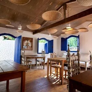 https://arandu-casa-hotel.hotelsportoseguro.com
